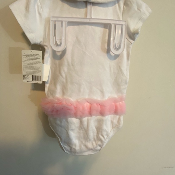 Little treasures  new silver shoes with body suit and feminine little bib - Picture 2 of 5